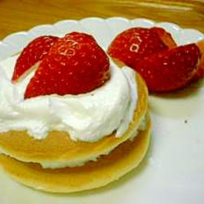 ホットケーキのいちごショート レシピ 作り方 By きょうちゃん4649 楽天レシピ ホットケーキのいちごショート レシピ 作り方 By きょうちゃん4649 楽天レシピ